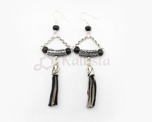 Swinging tassel earrings