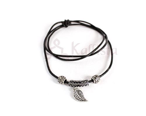 Adjustable necklace with silver leaf pendant- Black